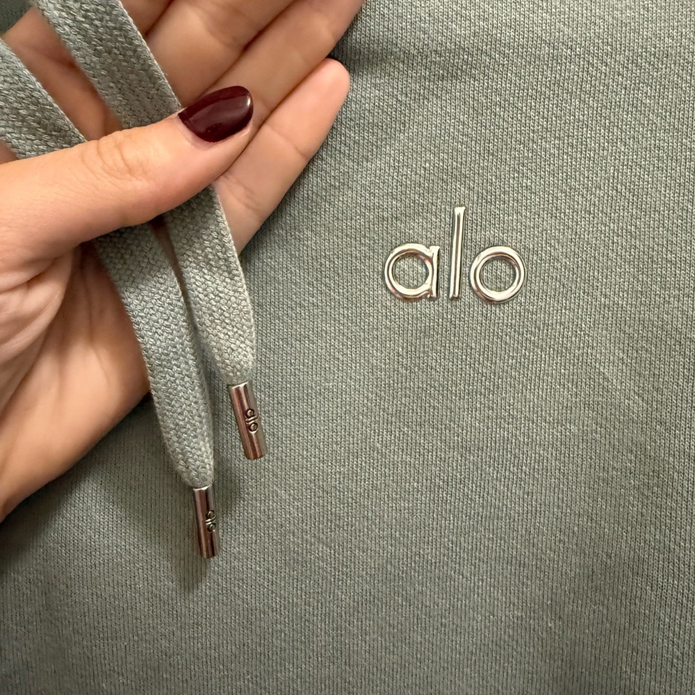ALO Yoga Accolade Hoodie Size Small - Botanical Green Limited Color - NWOT - Picture 2 of 5